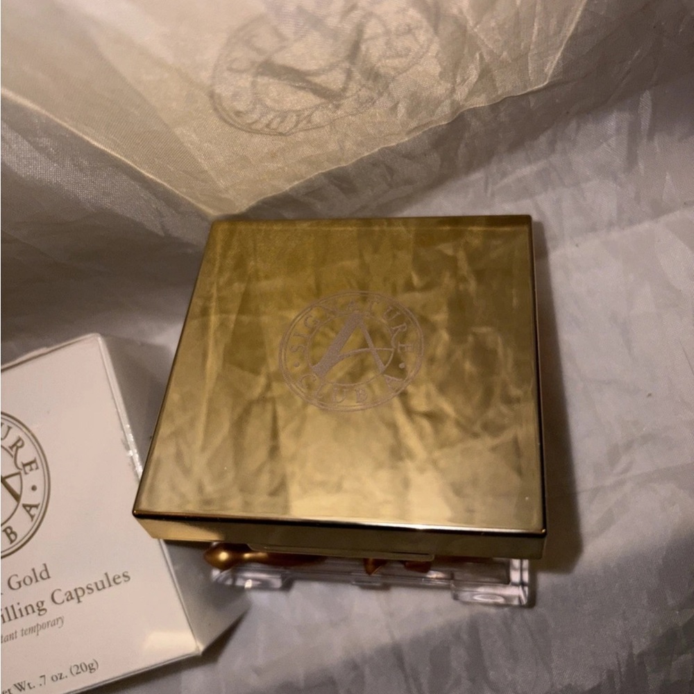 Signature Club A 24K Gold Wrinkle Filling Capsules 0.7 oz NIB - Picture 3 of 5